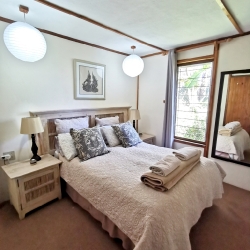 Type D: Cottage with lounge and a double bed with a single bed in alcove_1