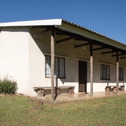 I: Phezulu - room in a shared house, shared bathroom (females only)_2