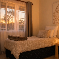 I: Phezulu - room in a shared house, shared bathroom (females only)_5
