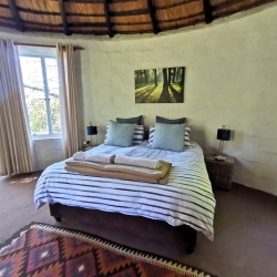 Type J: Garden Thatched Bungalow en-suite with double-bed and views_1