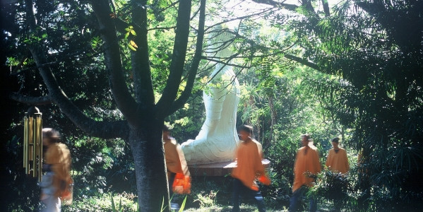 sangha circumabulating buddha